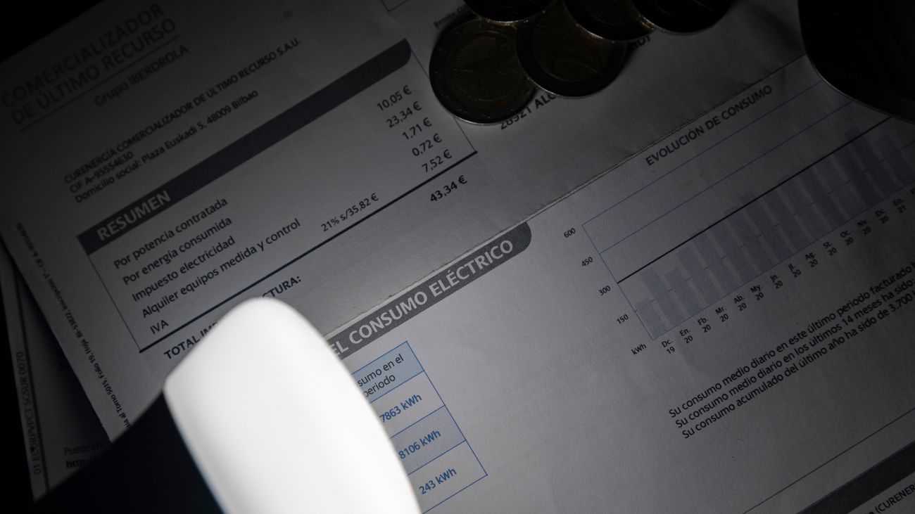 El precio de la luz sube este lunes cerca de un 10% y se sitúa en los 150,50 euros/MWh