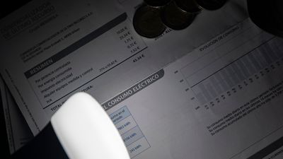 El precio de la luz sube este lunes cerca de un 10% y se sitúa en los 150,50 euros/MWh