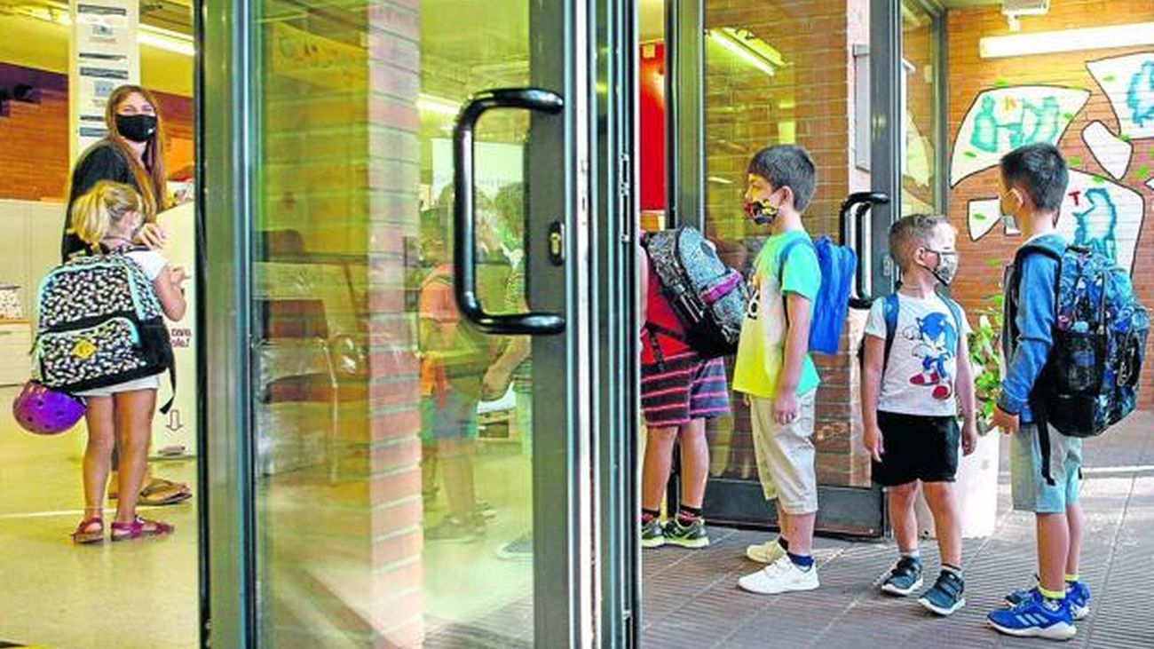 Los gobiernos europeos mantienen la vuelta a las clases tras las vacaciones pese a ómicron