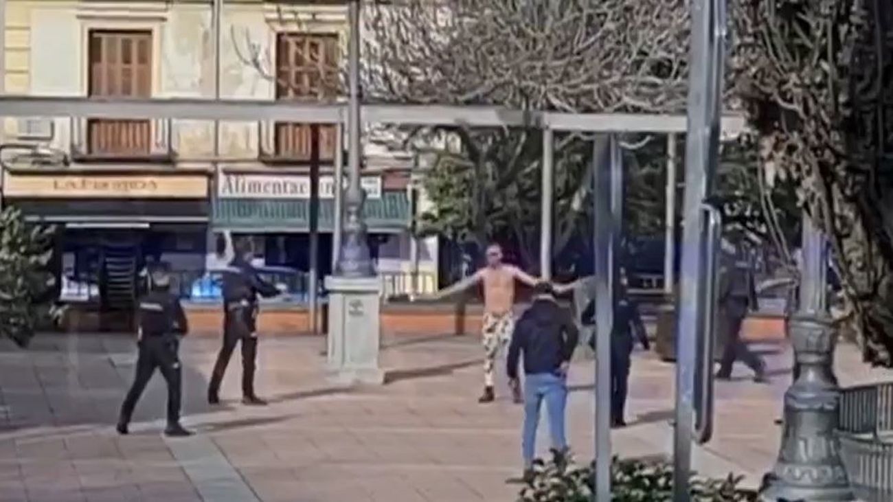 Detenido con dos hachas y un martillo cuando intentaba atacar la Subdelegación de Gobierno en Cuenca