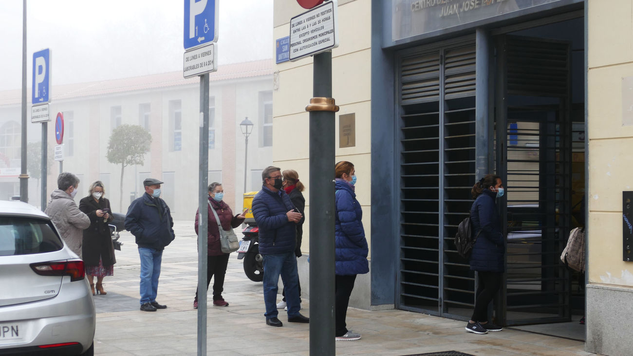 Móstoles entrega test gratis a los vecinos en las juntas de distrito