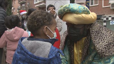 Fundación Madrina entrega en Tetuán 1.500 juguetes a niños con pocos recursos