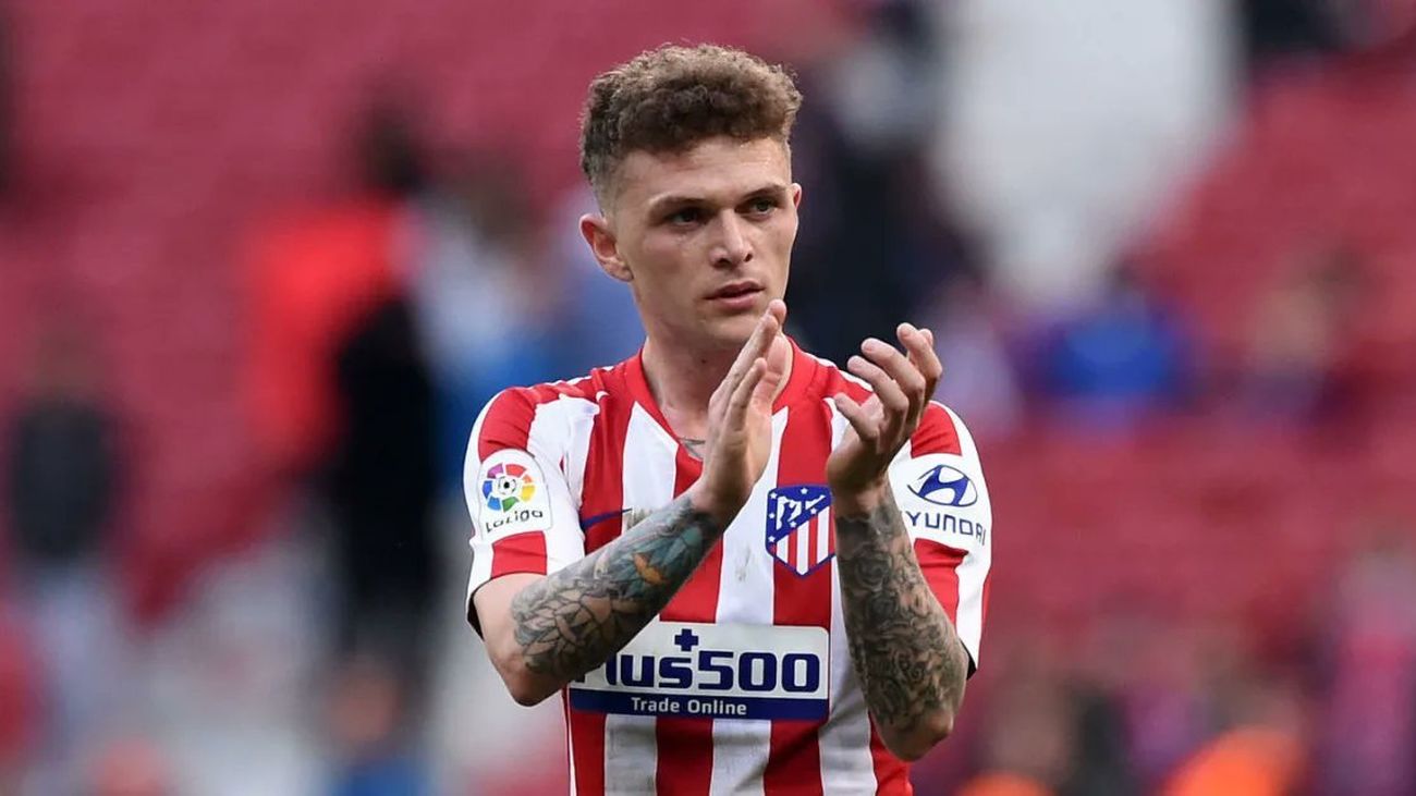 Trippier llega a Newcastle para pasar la revisión médica