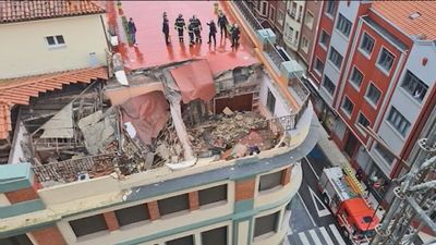 Dos trabajadores muertos por el derrumbe del techo de un colegio en Gijón