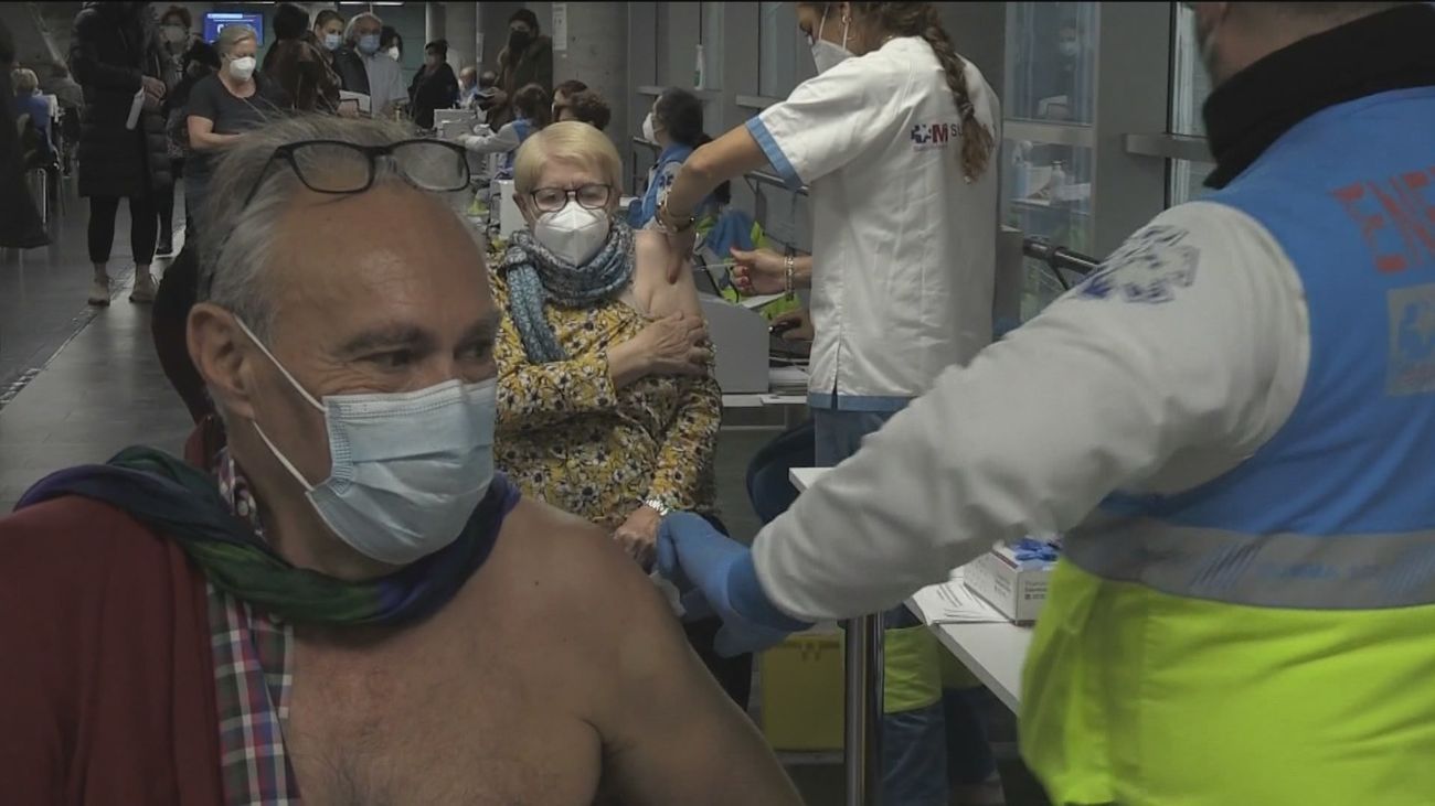 Los contagiados tienen que esperar cuatro semanas para vacunarse tras el diagnóstico positivo de Covid