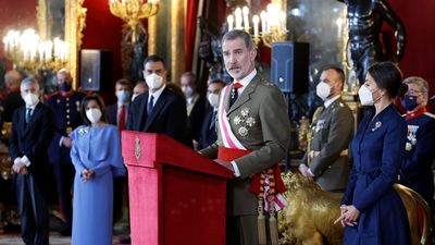 El Rey elogia el esfuerzo de las Fuerzas Armadas y honra la memoria y la dignidad de las víctimas de ETA