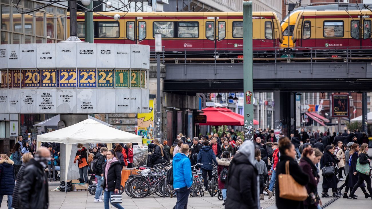 Los contagios subieron un 46 % la última semana en una Europa en riesgo alto