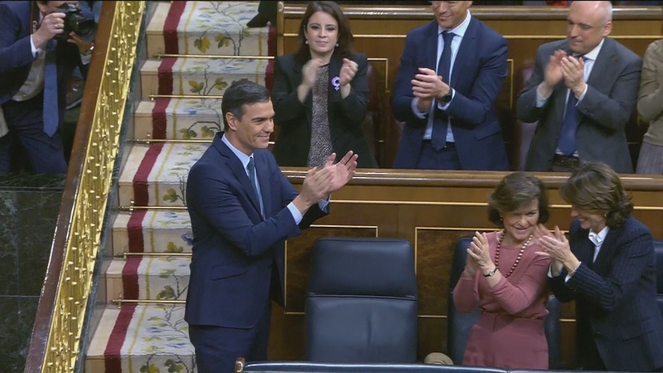 Sánchez presume de su gestión y la oposición le acusa de haberse instalado en la mentira continua