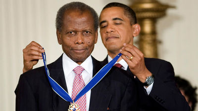 Muere a los 94 años Sidney Poitier, el primer actor afroamericano en ganar un Oscar como protagonista
