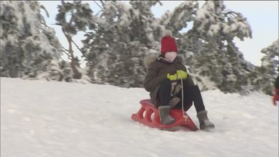 Lleno absoluto en Navacerrada para disfrutar del fin de la Navidad
