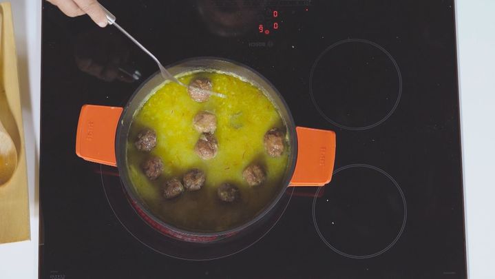 Receta de albóndigas en salsa de cebolla