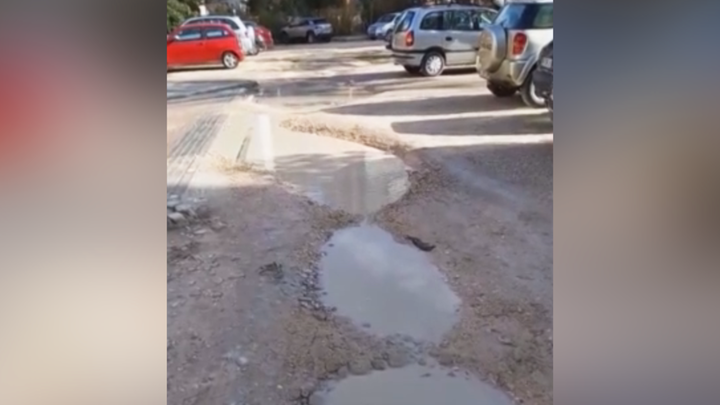 Vecinos de Aluche denuncian el mal estado de los parkings provisionales en zonas verdes