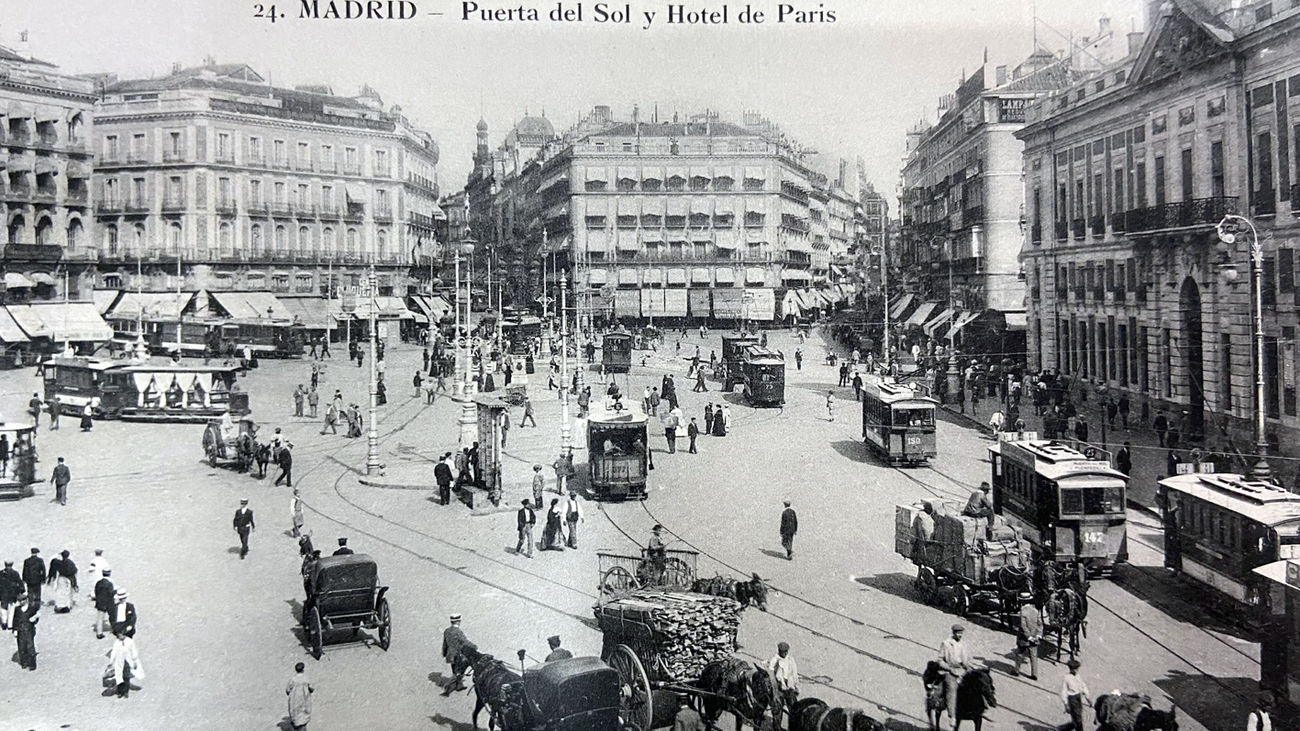 Aspecto de la Puerta del Sol en el año 1900