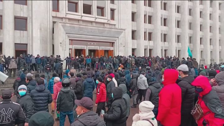 Kazajistán intenta acabar con los últimos disturbios mientras Rusia repliega sus tropas
