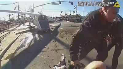 El piloto de una avioneta accidentada, rescatado 'in extremis', antes de ser arrollado por el tren