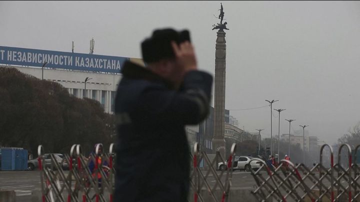 El presidente de Kazajistán dice que “el orden ha sido restaurado” aunque Putin no retirará sus tropas por ahora