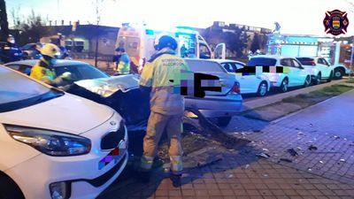 Detienen a un conductor ebrio que chocó con varios coches aparcados en Alcorcón