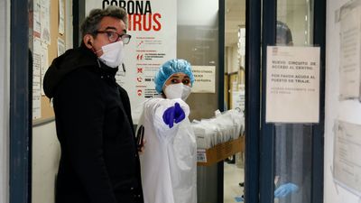 Madrid activa el proceso simultáneo de bajas y altas laborales para casos positivos asintomáticos de Covid