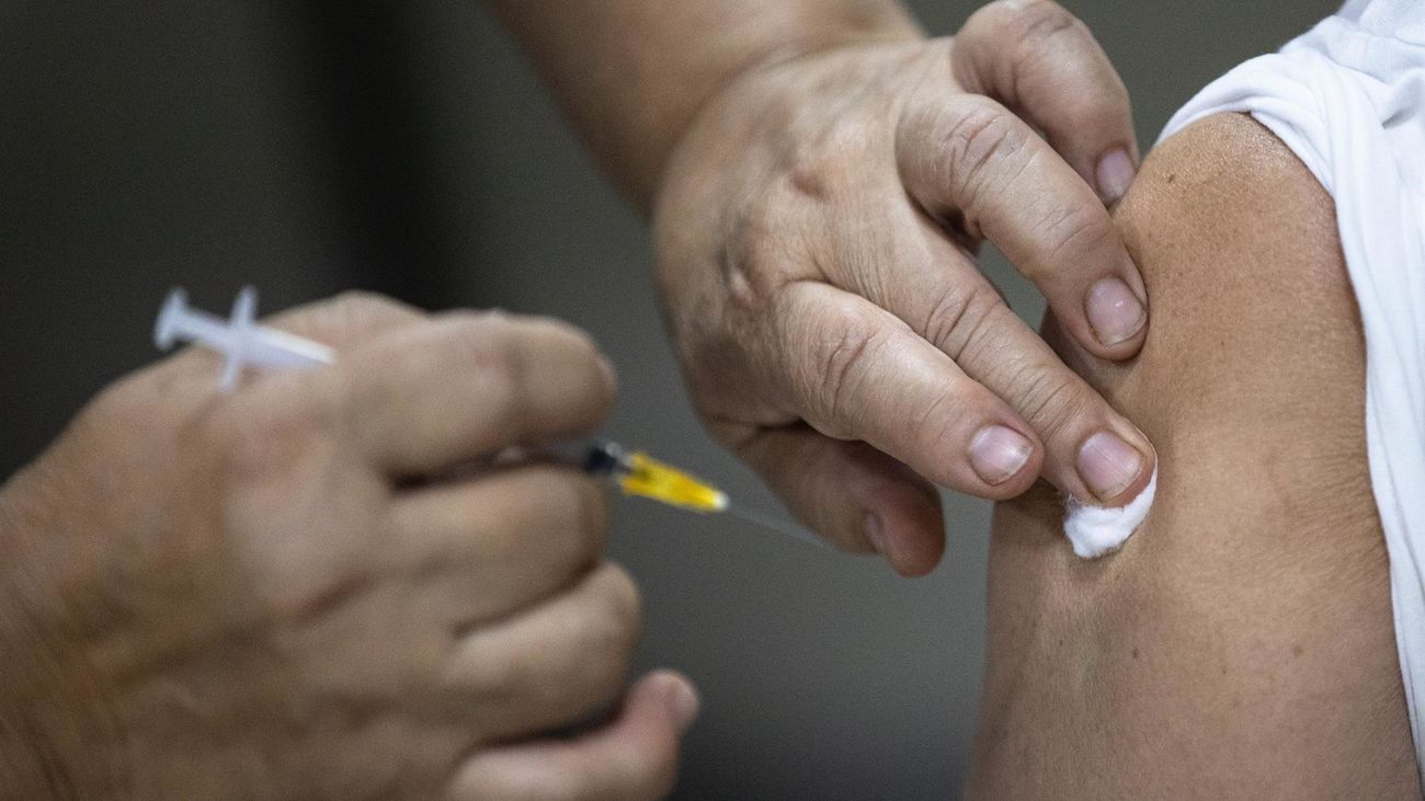 La OMS prevé que la mitad de los europeos se contagiarán de omicron y avisa sobre la "gripalización" de la Covid