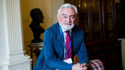 Darío Villanueva gana el Premio Francisco Umbral con un ensayo sobre la posverdad