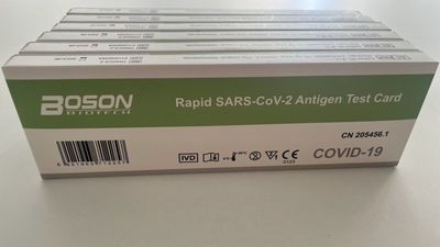 Torrejón realiza una segunda entrega de 30.000 test de antígenos a la comunidad educativa