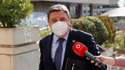 El ministro Luis Planas, molesto con Alberto Garzón: "Si alguien habla de alimentación, lo normal es que me llame"