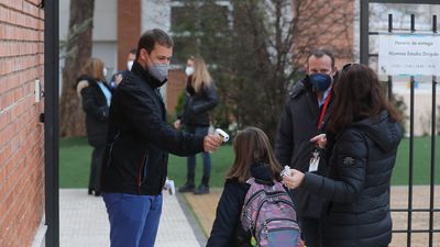 Otros 700 profesores sustitutos se incorporan este jueves en los colegios de Madrid