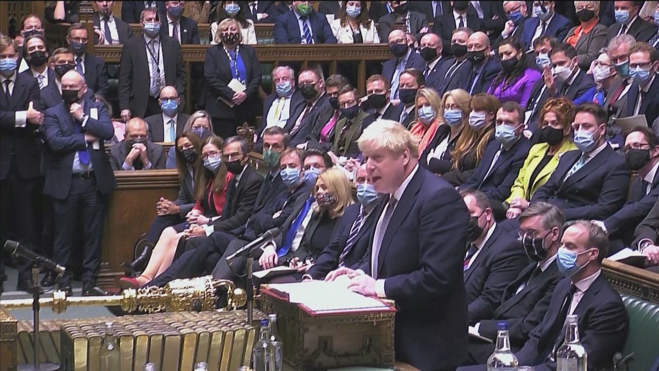 Boris Johnson se disculpa tras conocerse su participación en una fiesta en Downing Street