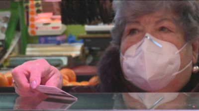 Los jubilados reciben por última vez la ‘paguilla de enero’ mientras se enfrentan al reto de llegar a fin de mes