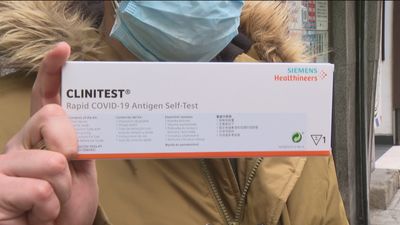 El gobierno fijará un precio máximo a los test de antígenos  que seguirán vendiéndose solo en farmacias