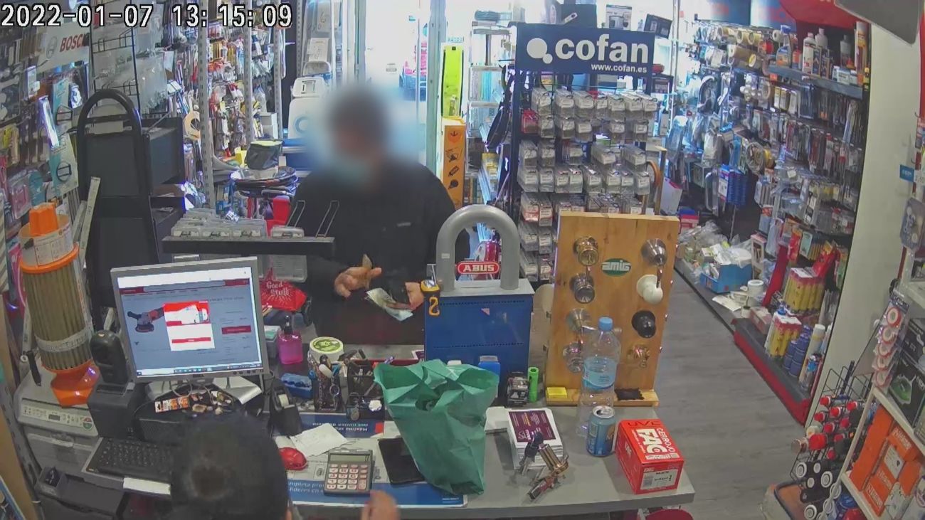 Una comerciante de Móstoles, nueva víctima del 'estafador de comercios'