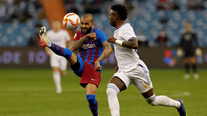 Dani Alves y Vinicius / EFE