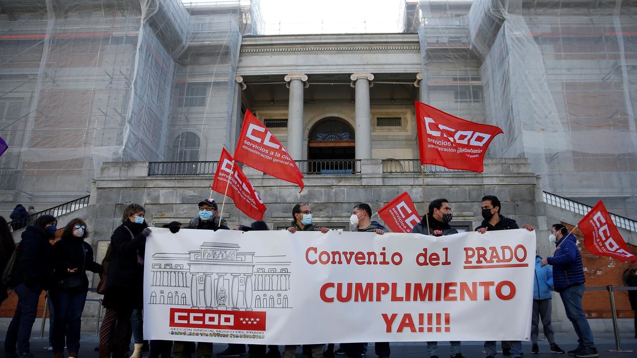 Unos 40 trabajadores del Museo del Prado protestan por el bloqueo del convenio colectivo