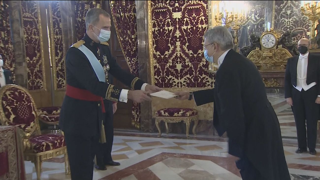 Felipe VI recibe las cartas credenciales de seis nuevos embajadores