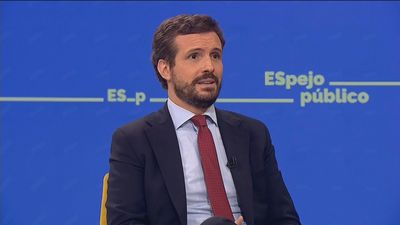 Casado califica de "escándalo" el "reparto a dedo" de los fondos europeos