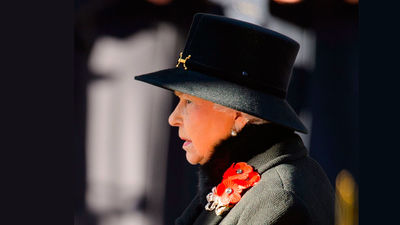 La reina Isabel II retira los títulos militares al príncipe Andrés por escándalo sexual