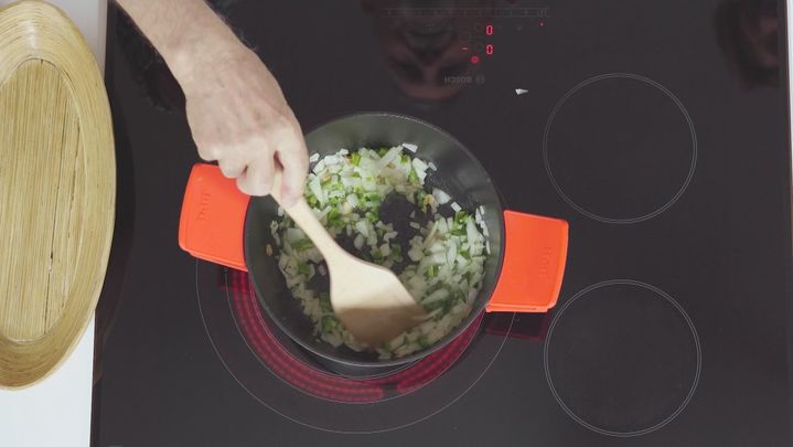 Receta de patatas con costillas y níscalos