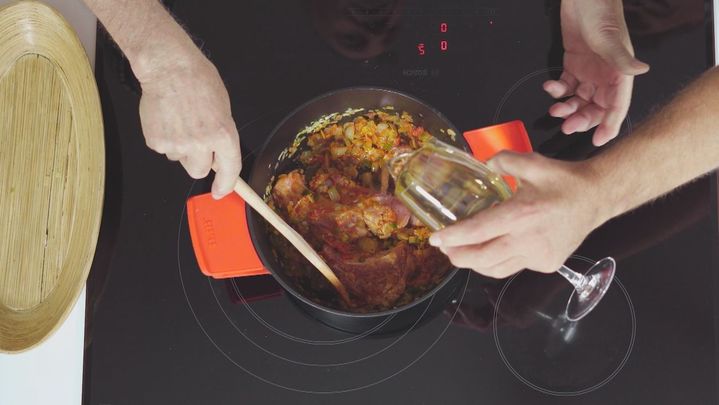 Receta de patatas con costillas y níscalos