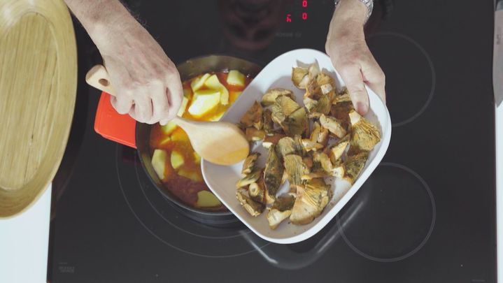 Receta de patatas con costillas y níscalos