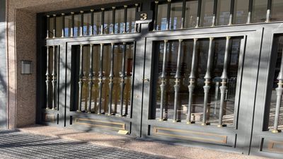 Roban hasta 60 pomos de varias viviendas de Alcorcón