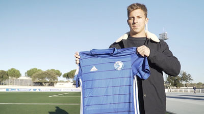 Lucas Mórsica, futbolista, entrenador y... piloto