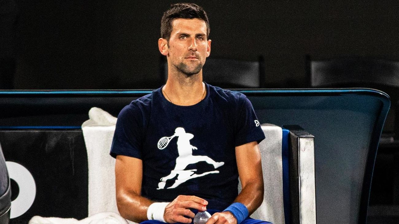 Un juez ordena que Djokovic no sea deportado de manera inmediata