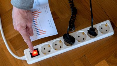 El precio de la luz repunta este  sábado un 7,8%, hasta los 218,82 euros/MWh