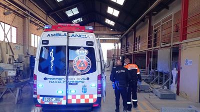 Herido un obrero al caerle encima varias planchas de mármol en una empresa de Navalcarnero