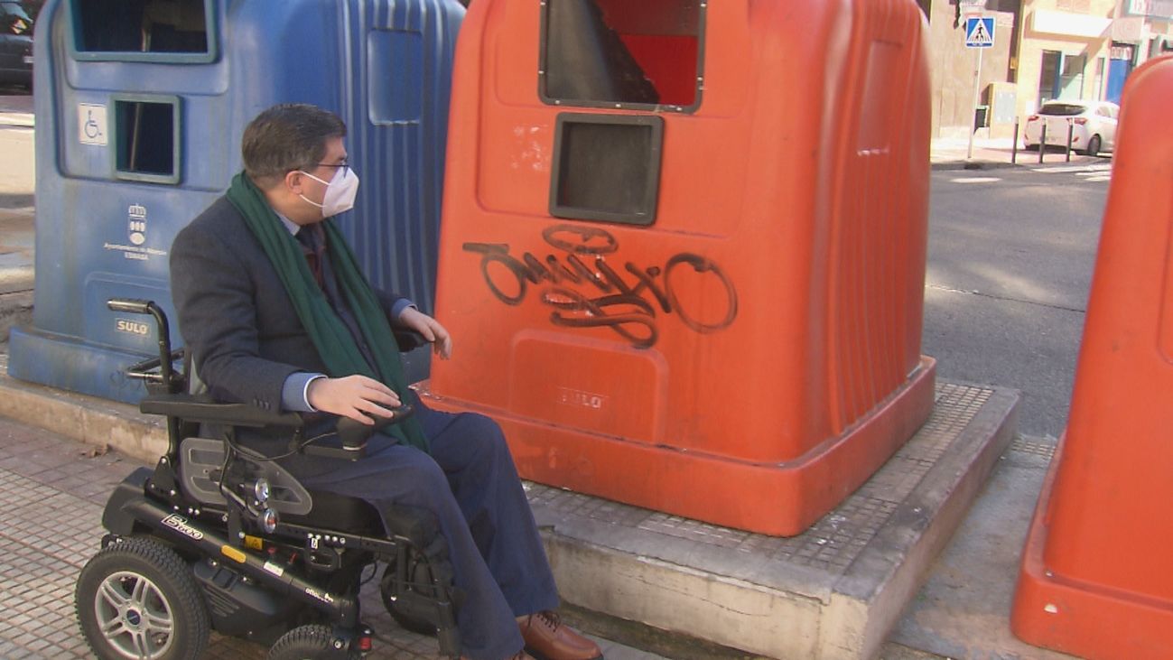 Los contenedores de Alcorcón, misión imposible para personas con movilidad reducida