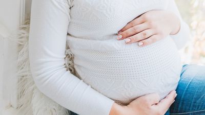 Más de mil solicitudes para las ayudas en Madrid a madres menores de 30 años en dos semanas