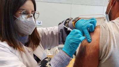 Expertos vislumbran en las vacunas bivariantes el fin de la pandemia