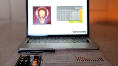 El precio de la luz cae un 3% en el domingo más caro de enero