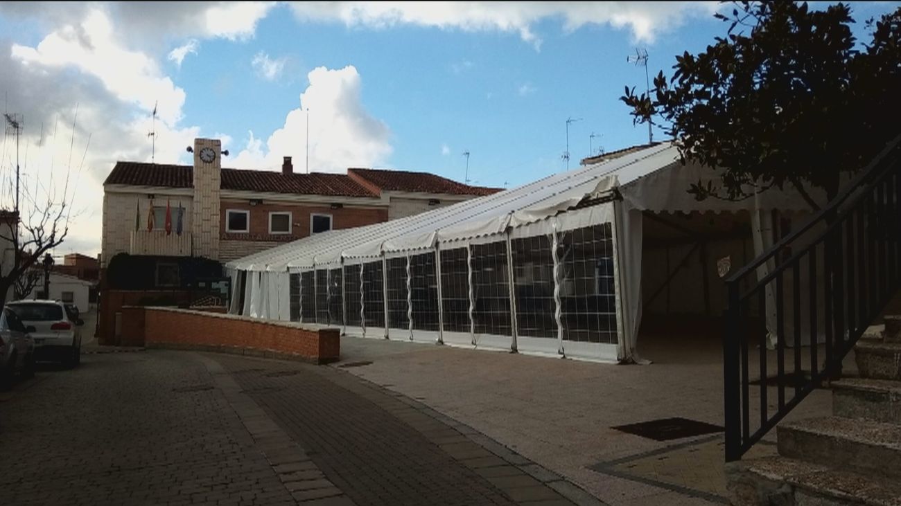 Gobierno y oposición enfrentados en Villanueva de Perales por la deuda municipal y una carpa