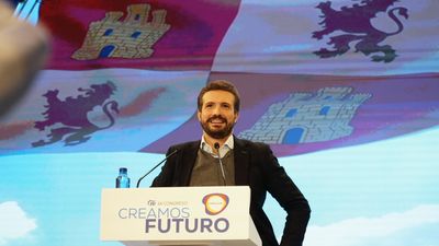 Casado niega que el PP sea negacionista: "Sí a España y al PP. Todos a ganar"